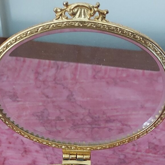 Vtg Oval Gold Tone Filigree Ormolu Footed Jewelry Box w/ Clear Glass Hinged Top - Picture 15 of 16